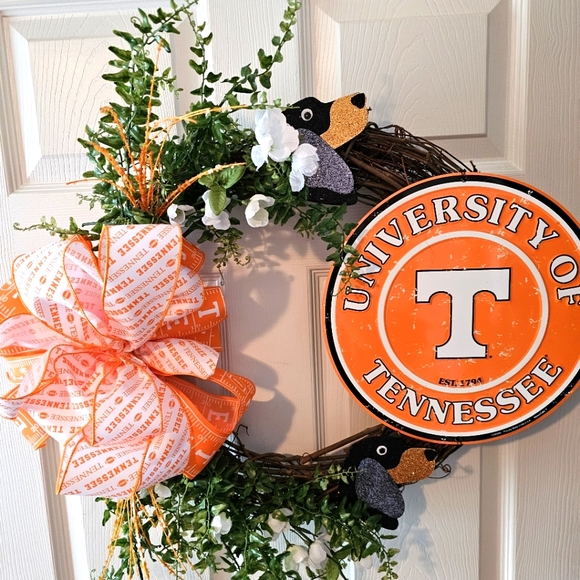 University of Tennessee Wreath with Orange Accents - Picture 5 of 10